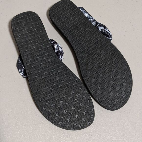 Sanuk Sling Ella Yoga Sandal flip flop black & white 9 US - Picture 3 of 7